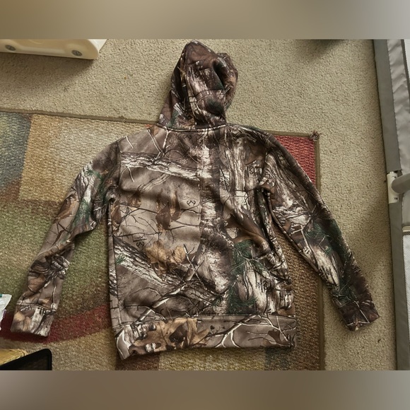 Small Realtree camo sweatshirt - Picture 3 of 9